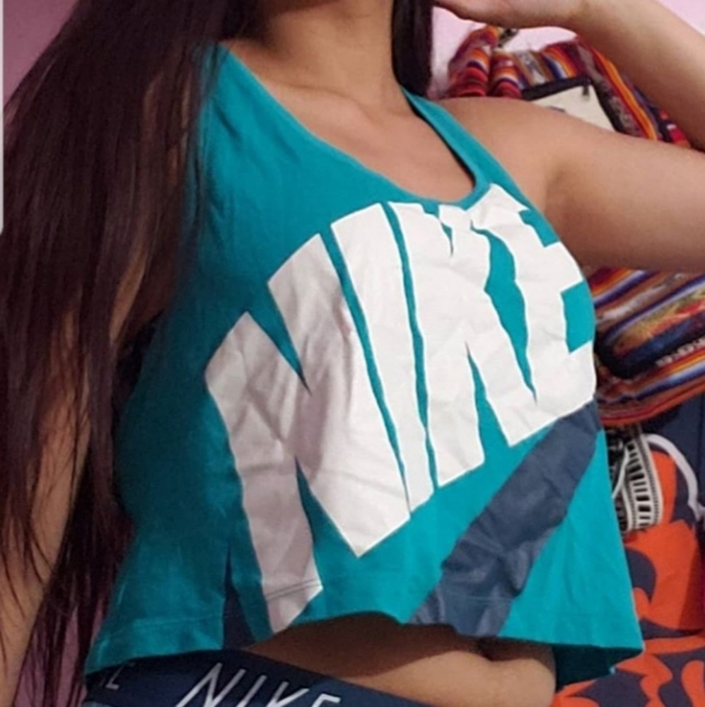 Nike Cropped Tank